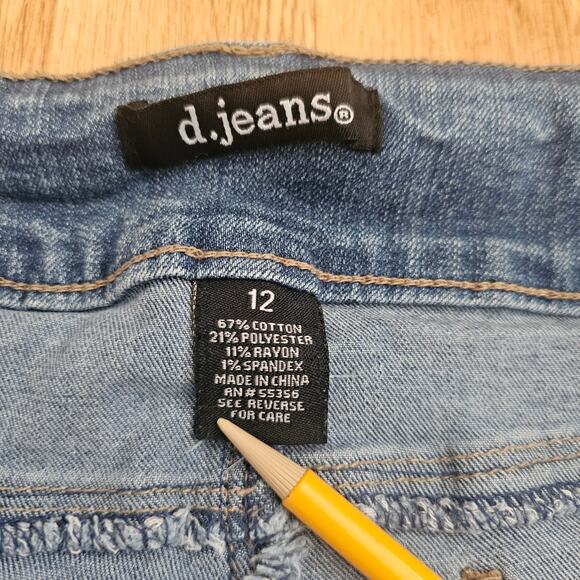 D. Jeans Stretch Denim Bermuda Shorts Women’s 12 Blue Mid Rise Casual Summer - Picture 4 of 8